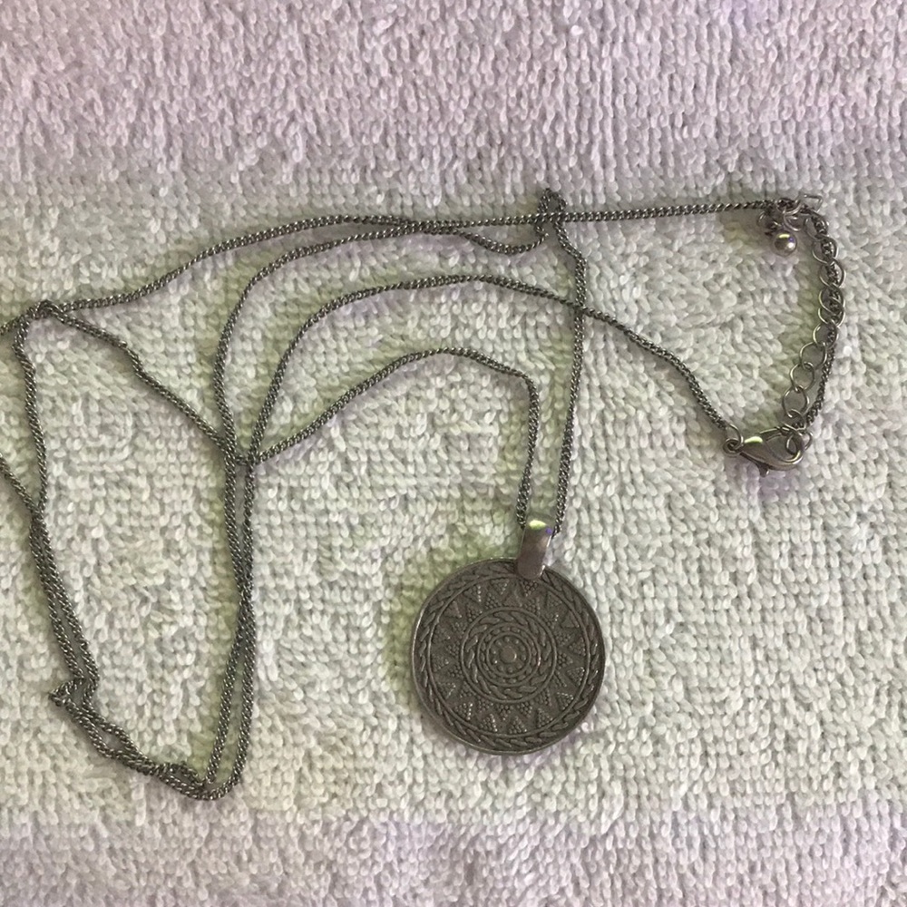 Pendant necklace